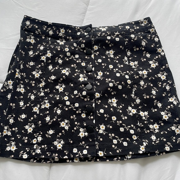 Pacsun floral/black jean button skirt size M - Picture 1 of 3
